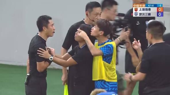 自从他上任以来，曼联改变了之前在转会市场上不成功的做法，并允许他更多参与转会决策。